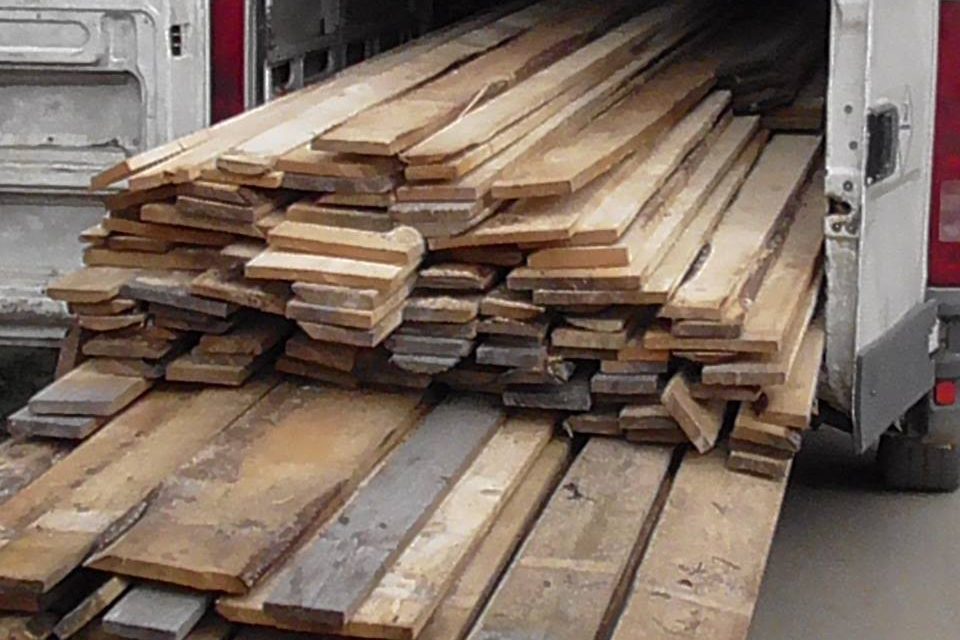 Material lemnos confiscat în Crișcior